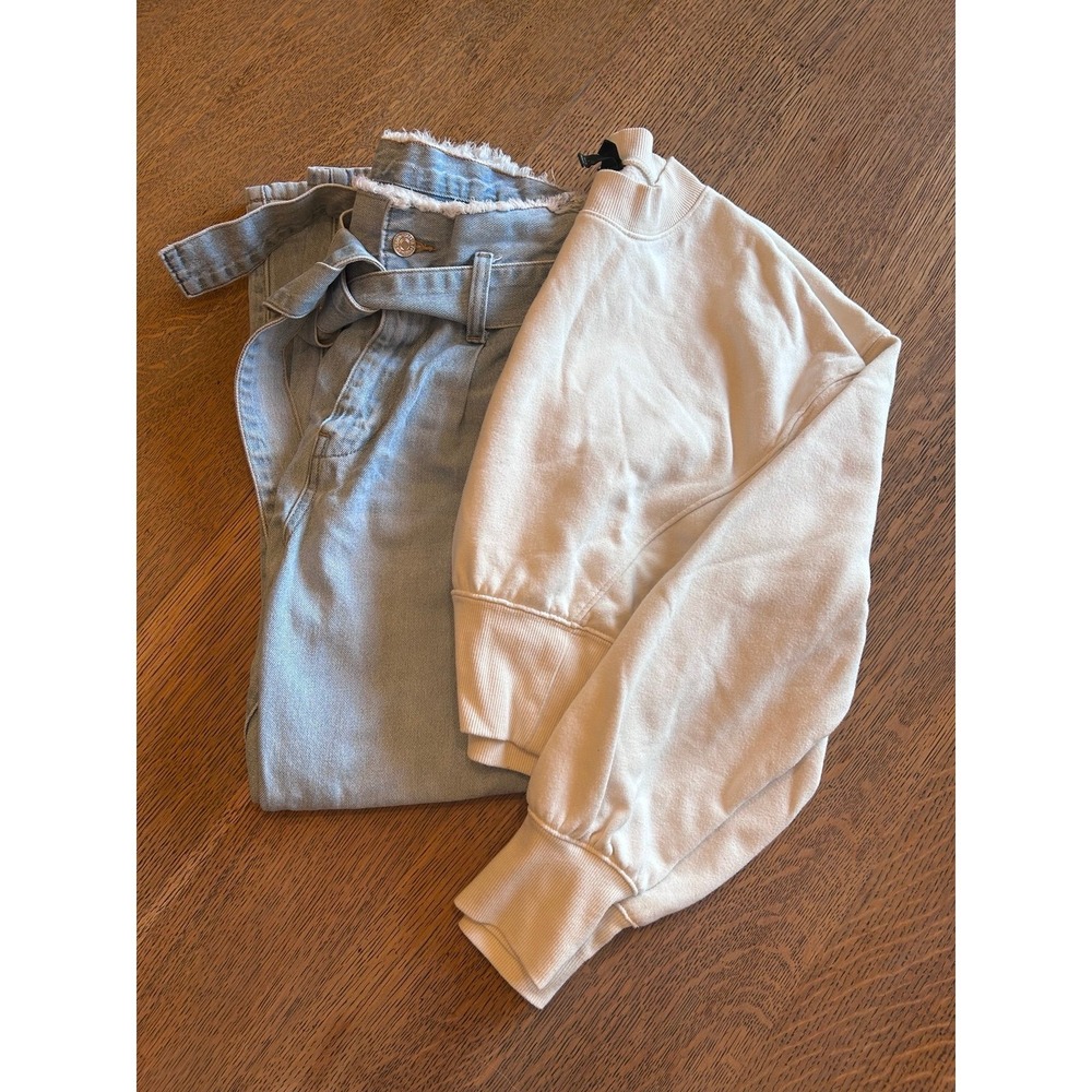 Two-Piece Bundle – Forever 21 Jeans & Wild Fable White Crewneck Sweater